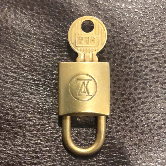 Vintage LV Louis Vuitton Padlock Lock & Key 216 - Picture 11 of 13